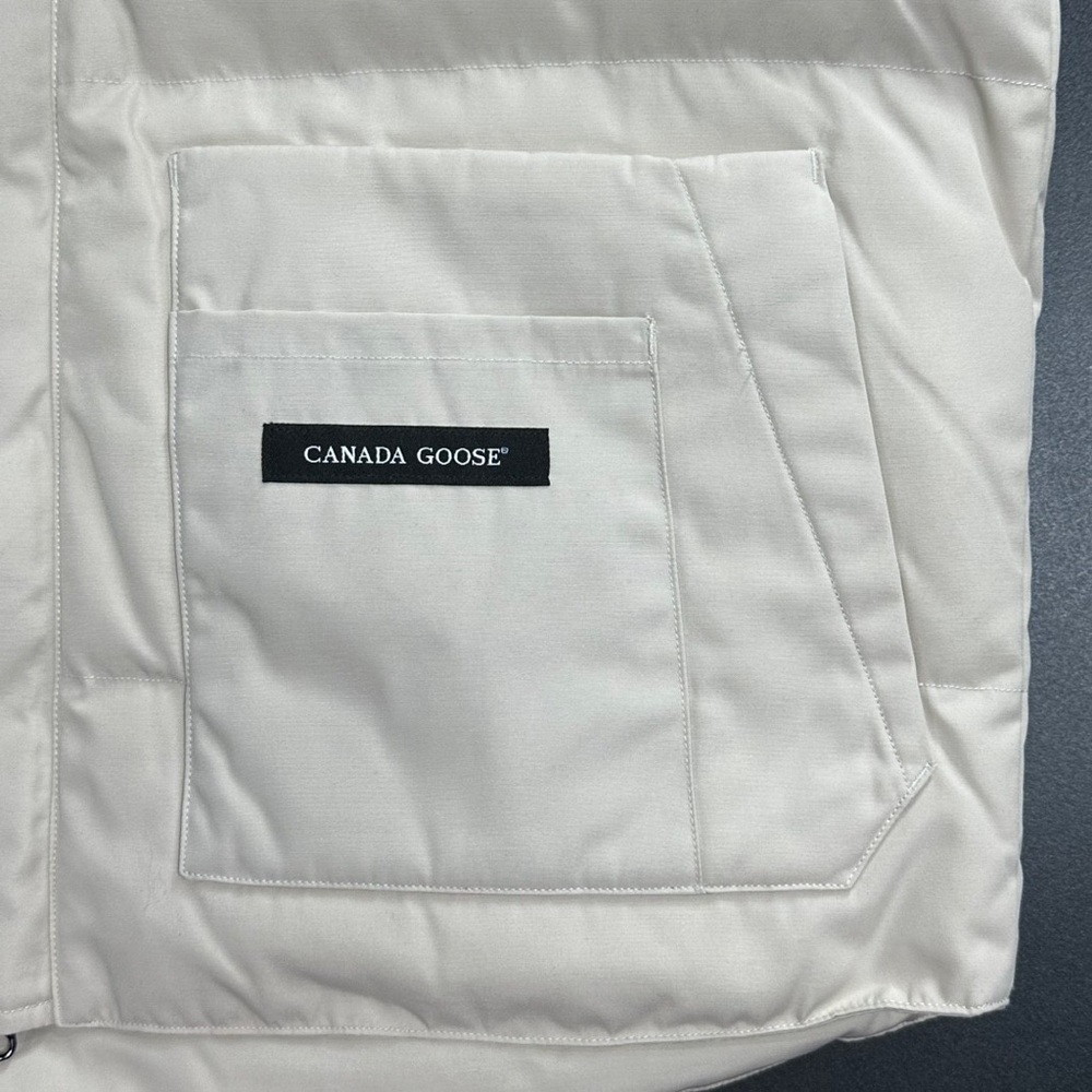 🍒 Canada Goose Cream Vest with Arctic Program Patch - Picture 6 of 6